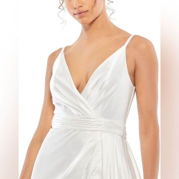 MAC DUGGAL Sleeveless Faux Wrap Draped Gown Size 2 - Picture 5 of 10